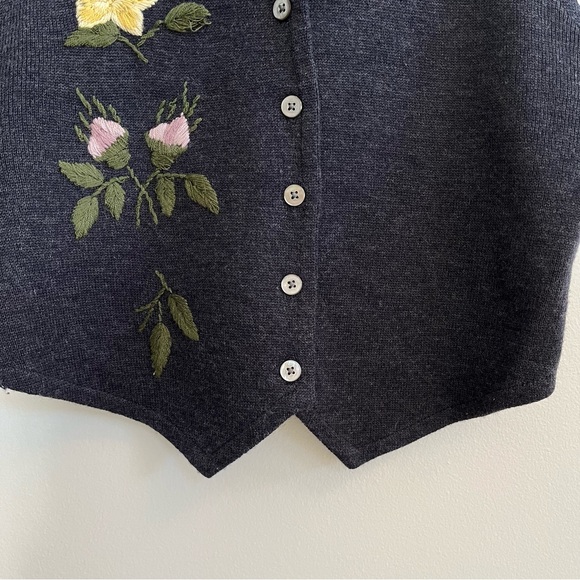 Banana Republic Sweater Vest Embroidered Wool Cottagecore Size Small - Picture 6 of 7